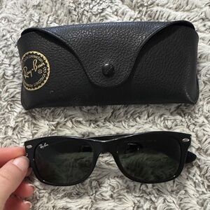 Ray-Ban Black sunglasses Case with Black Wayfarer Sunglasses